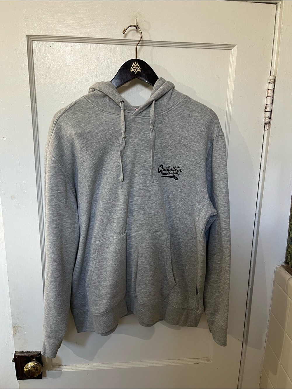 Quiksilver Men’s Graphic Hoodie Grey Size Large EUC Hooded Sweatshirt Vintage